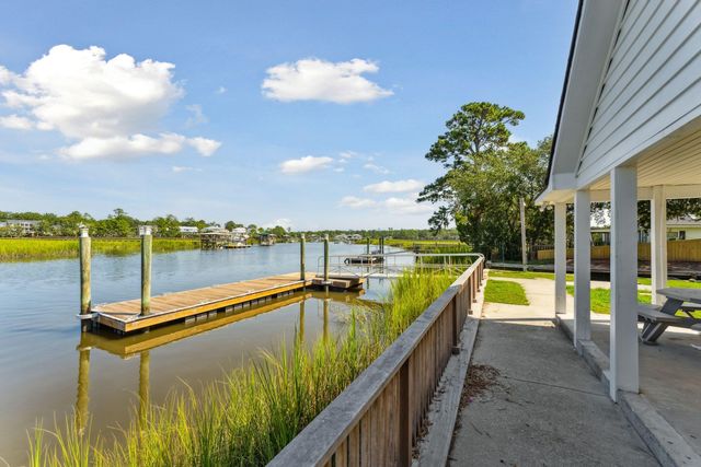 2765 Victoria Lake Drive, Mount Pleasant, SC 29466