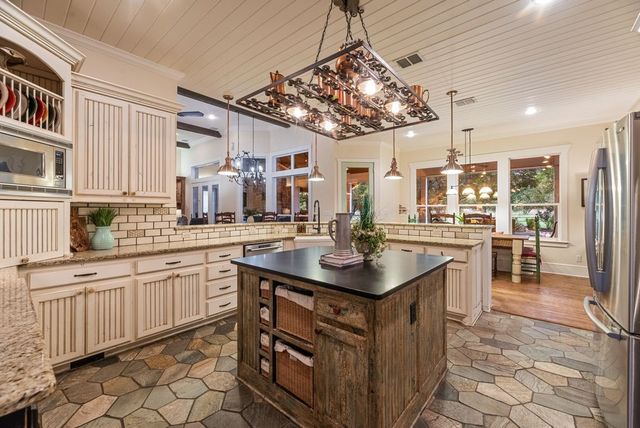 2880 County Road 249, Poetry, TX 75160