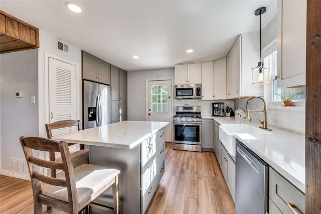 2924 W 11th Street, Irving, TX 75060