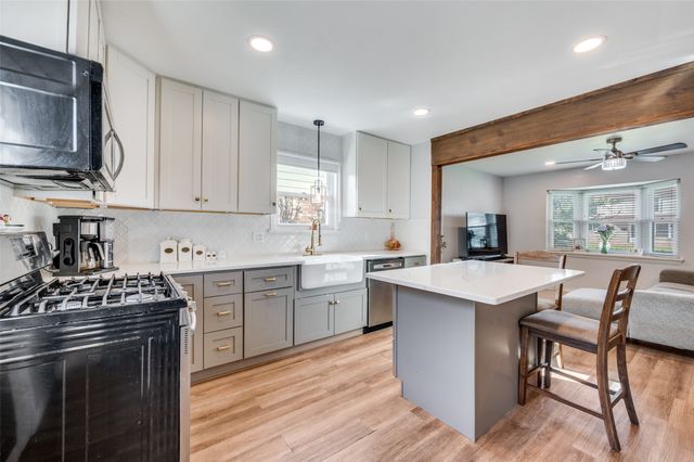 2924 W 11th Street, Irving, TX 75060