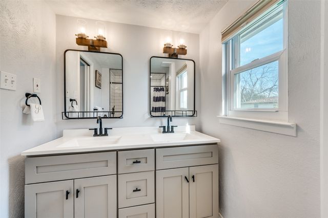 2924 W 11th Street, Irving, TX 75060