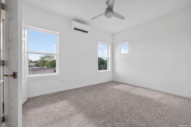 1735 W Gramercy Pl Unit 201, San Antonio, TX 78201