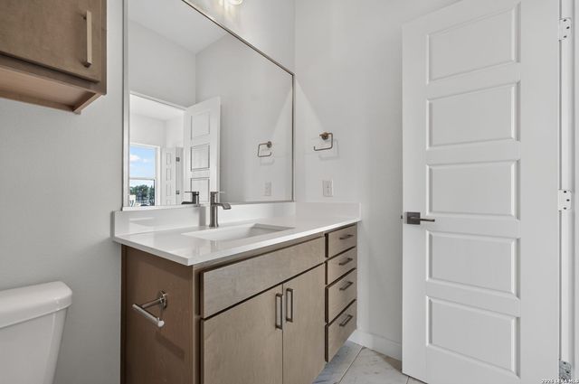 1735 W Gramercy Pl Unit 201, San Antonio, TX 78201