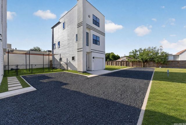 1735 W Gramercy Pl Unit 201, San Antonio, TX 78201