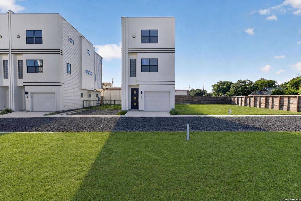 1735 W Gramercy Pl Unit 201, San Antonio, TX 78201