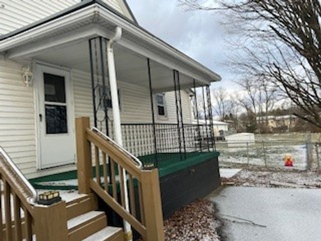 2 Arlington Ave, Masontown, PA 15461