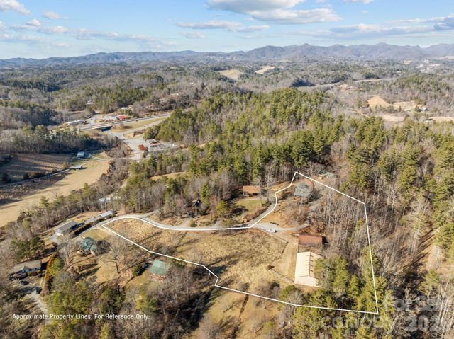 40 Chambers Drive, Weaverville, NC 28787