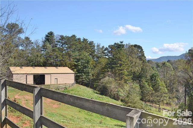 40 Chambers Drive, Weaverville, NC 28787