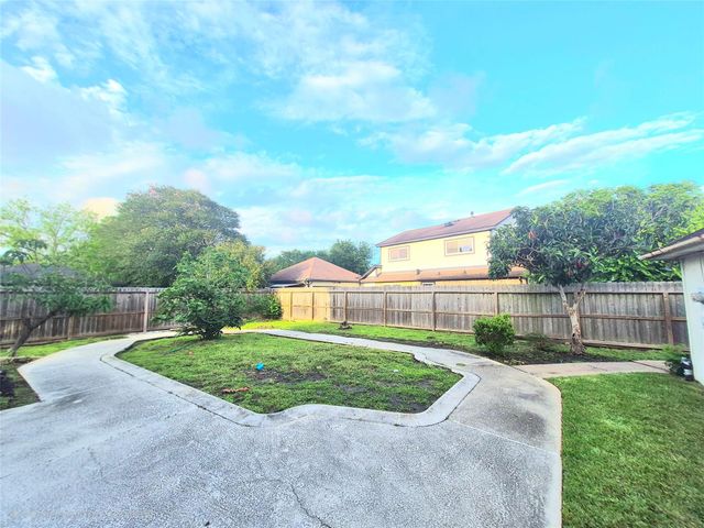 11911 Dandelion Lane, Houston, TX 77071