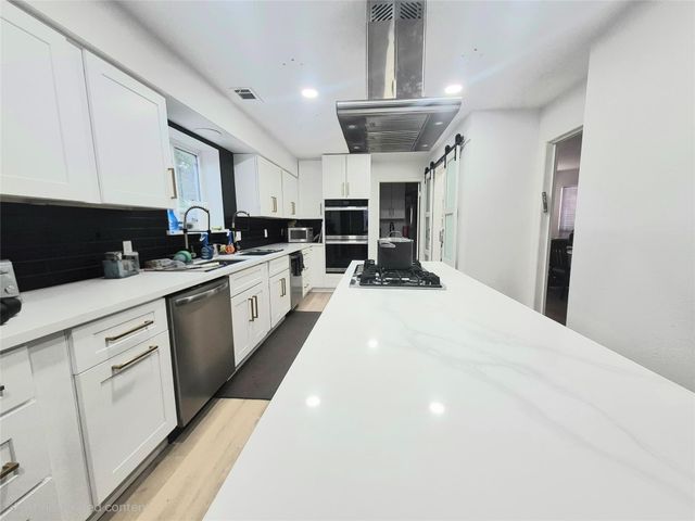 11911 Dandelion Lane, Houston, TX 77071