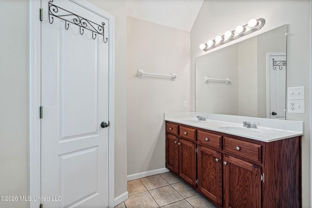 9852 Pigeon Roost Park Circle, Olive Branch, MS 38654