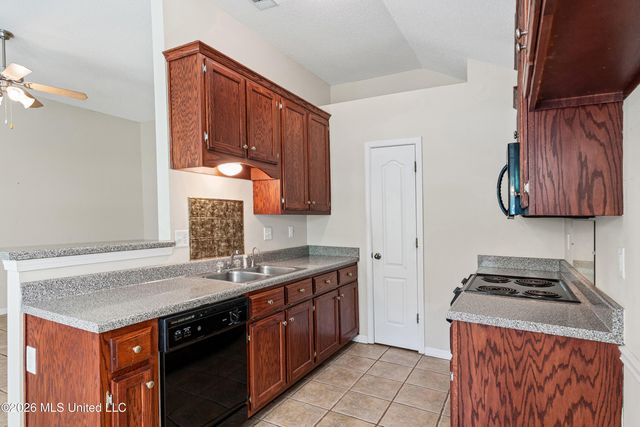 9852 Pigeon Roost Park Circle, Olive Branch, MS 38654