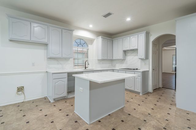 307 Dover Heights Trail, Mansfield, TX 76063