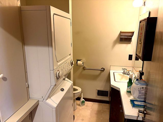 1590 E ELMER RD, Vineland, NJ 08361