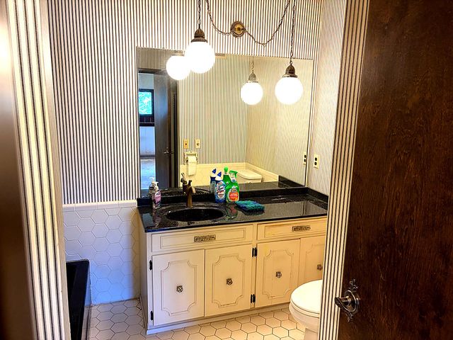 1590 E ELMER RD, Vineland, NJ 08361