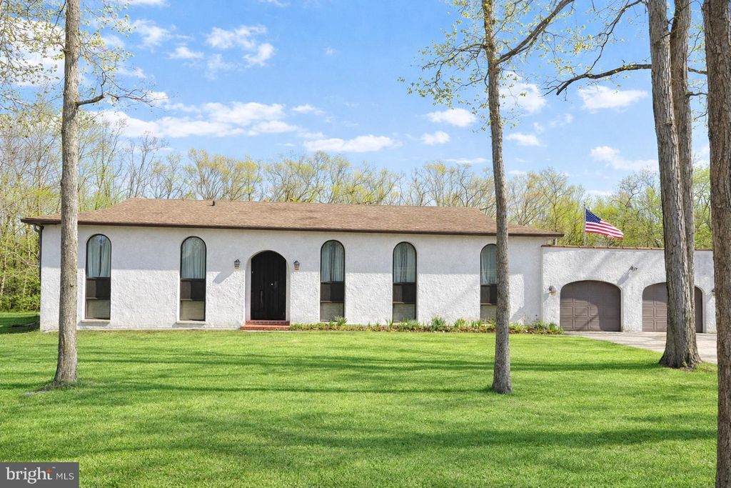 1590 E ELMER RD, Vineland, NJ 08361