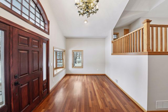 5767 Vine Hill Road, Minnetonka, MN 55345