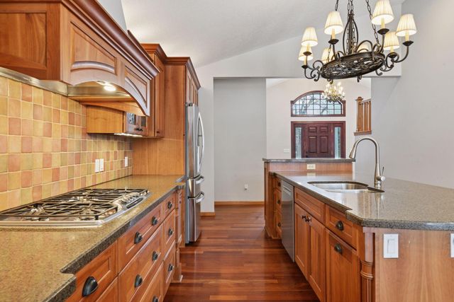 5767 Vine Hill Road, Minnetonka, MN 55345