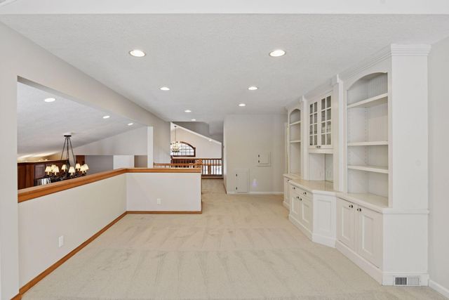 5767 Vine Hill Road, Minnetonka, MN 55345