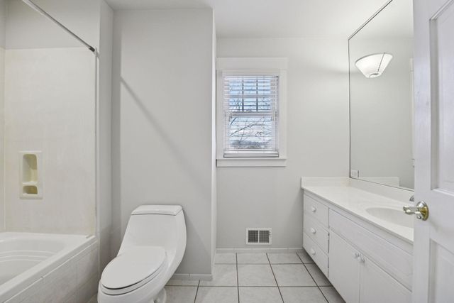 5767 Vine Hill Road, Minnetonka, MN 55345