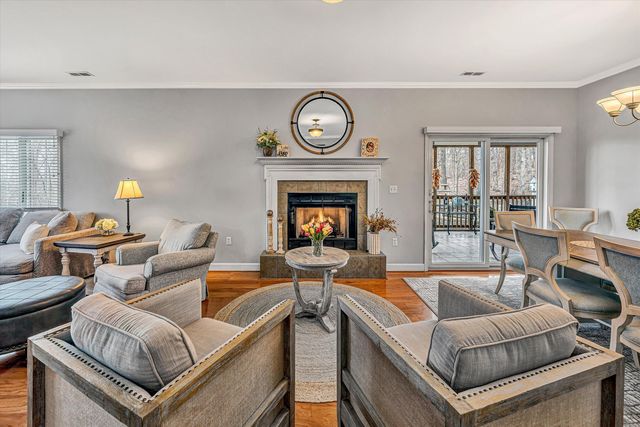 100 Waterside DR, Moneta, VA 24121