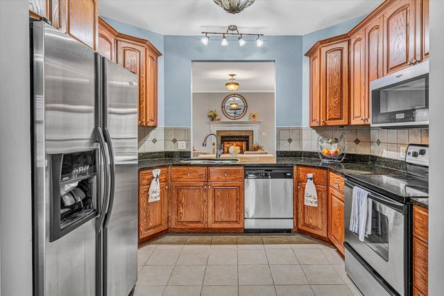 100 Waterside DR, Moneta, VA 24121