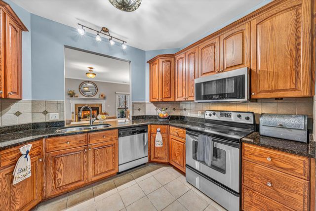 100 Waterside DR, Moneta, VA 24121