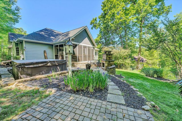 100 Waterside DR, Moneta, VA 24121