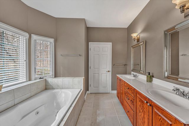 100 Waterside DR, Moneta, VA 24121
