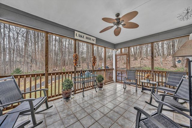 100 Waterside DR, Moneta, VA 24121