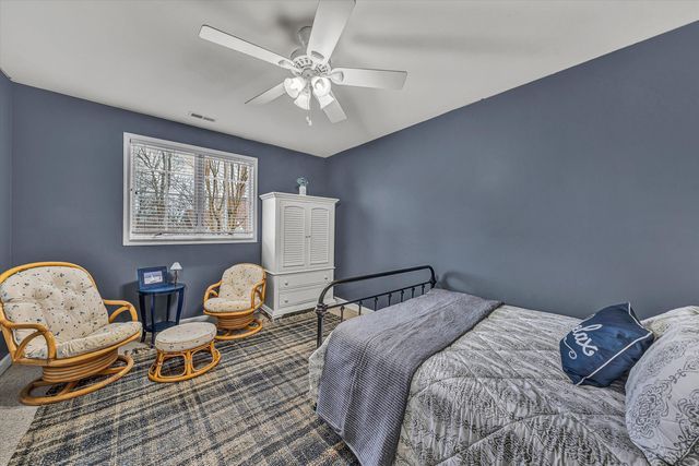 100 Waterside DR, Moneta, VA 24121