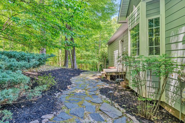 100 Waterside DR, Moneta, VA 24121