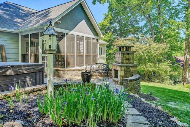 100 Waterside DR, Moneta, VA 24121
