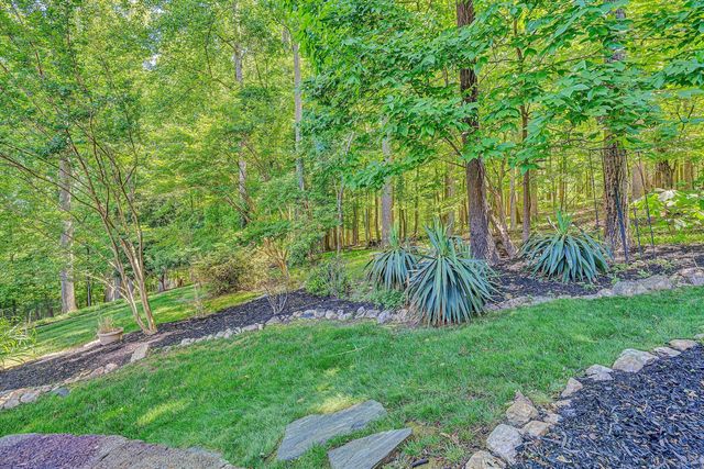 100 Waterside DR, Moneta, VA 24121