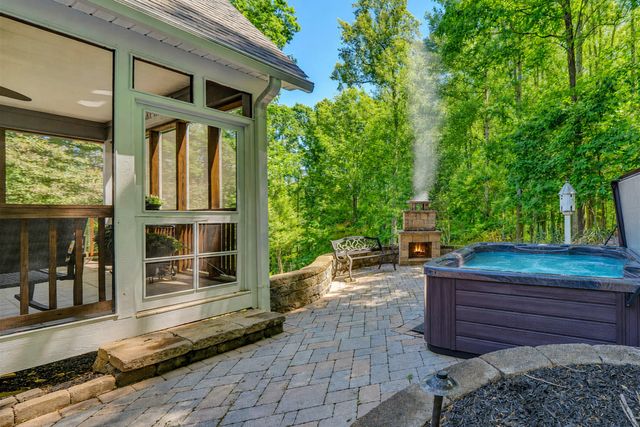 100 Waterside DR, Moneta, VA 24121