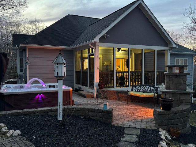 100 Waterside DR, Moneta, VA 24121