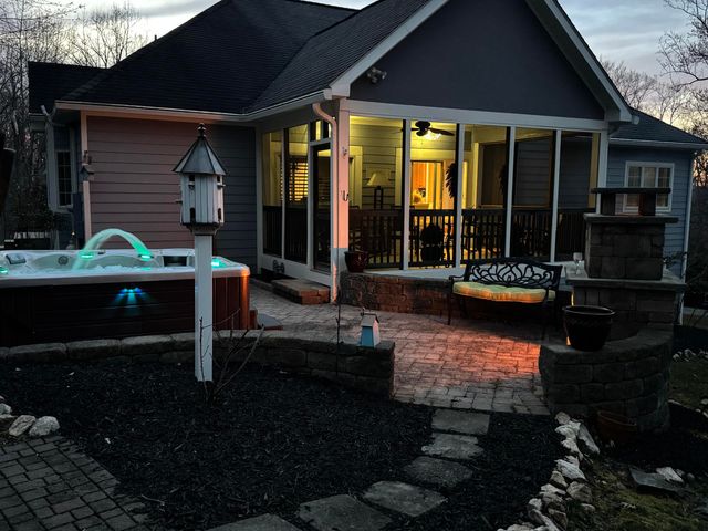 100 Waterside DR, Moneta, VA 24121