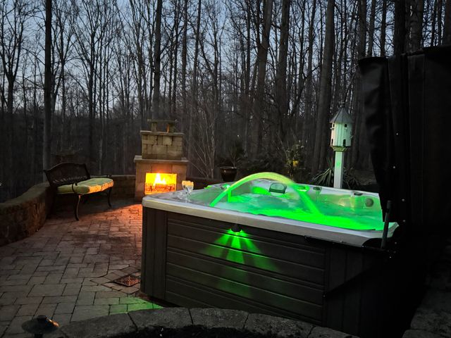 100 Waterside DR, Moneta, VA 24121