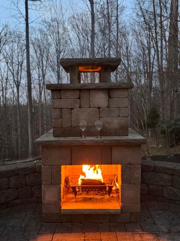 100 Waterside DR, Moneta, VA 24121