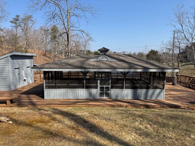 100 Waterside DR, Moneta, VA 24121