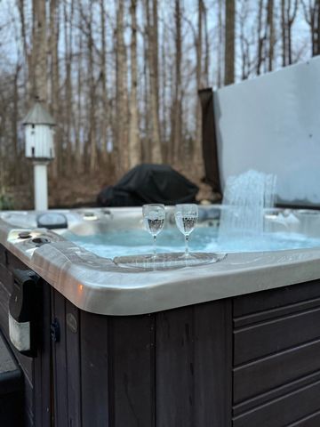 100 Waterside DR, Moneta, VA 24121