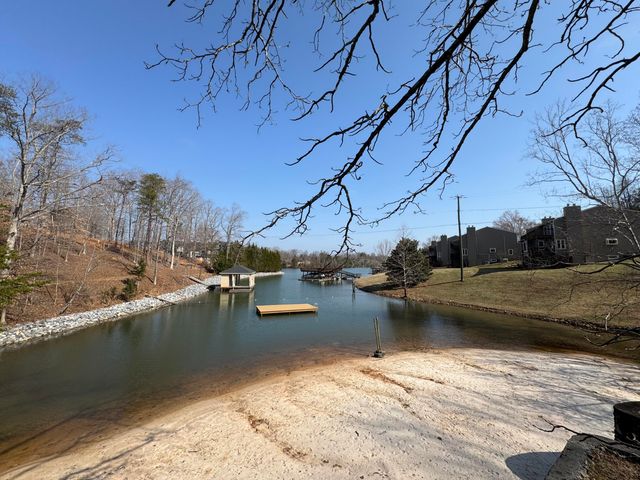 100 Waterside DR, Moneta, VA 24121