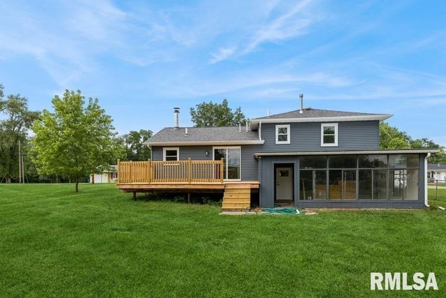 814 JONES Street, Le Claire, IA 52753