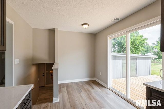 814 JONES Street, Le Claire, IA 52753