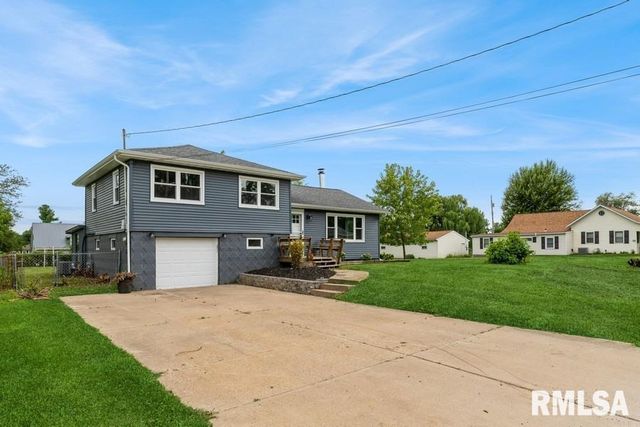 814 JONES Street, Le Claire, IA 52753