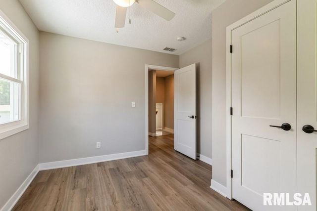 814 JONES Street, Le Claire, IA 52753