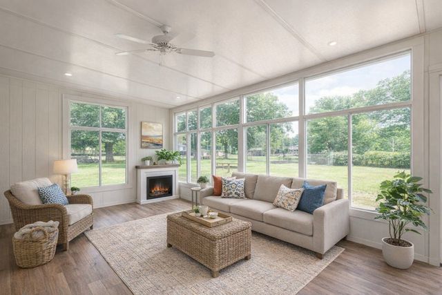 814 JONES Street, Le Claire, IA 52753