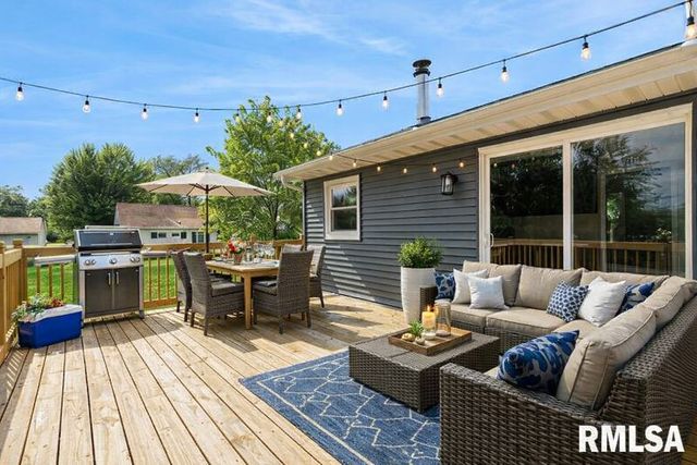 814 JONES Street, Le Claire, IA 52753