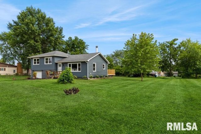814 JONES Street, Le Claire, IA 52753