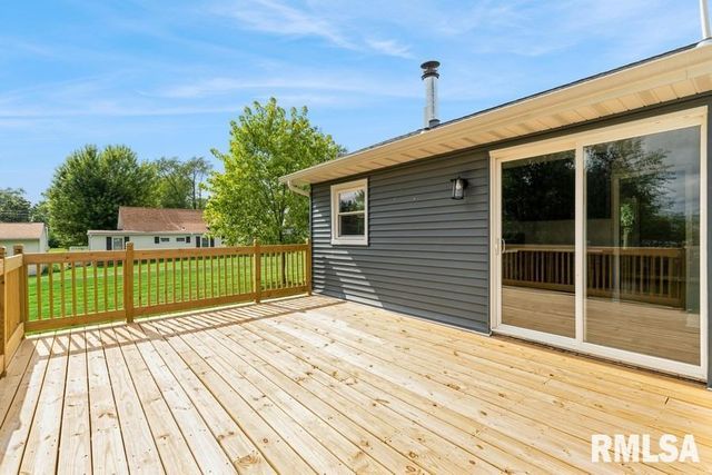 814 JONES Street, Le Claire, IA 52753